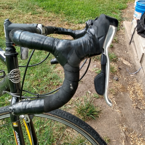 GMC Denali Pro - Picture 3 of 5